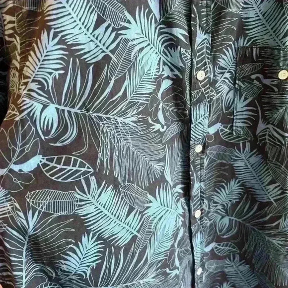 Men’s Free Planet Hawaiian print button up - Picture 2 of 4